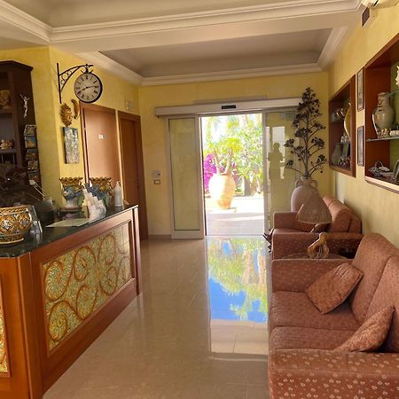 Residence Casa Del Mar Sicilia Марина-ді-Модіка Екстер'єр фото
